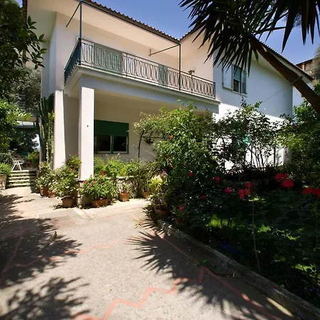 Donna Elisa Apartment *